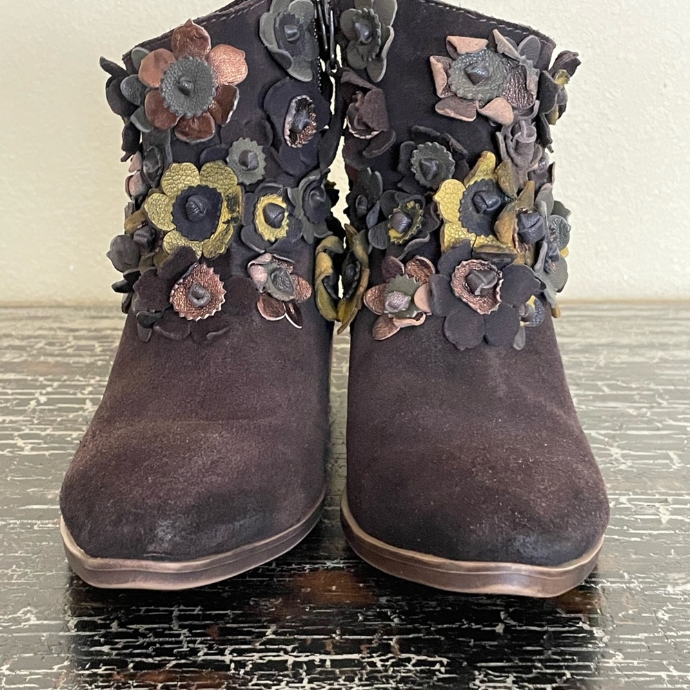 SHERIDAN MIA Sunflower Brown Suede Distressed Block Heel Boots Size 37/6.5 - Picture 6 of 16